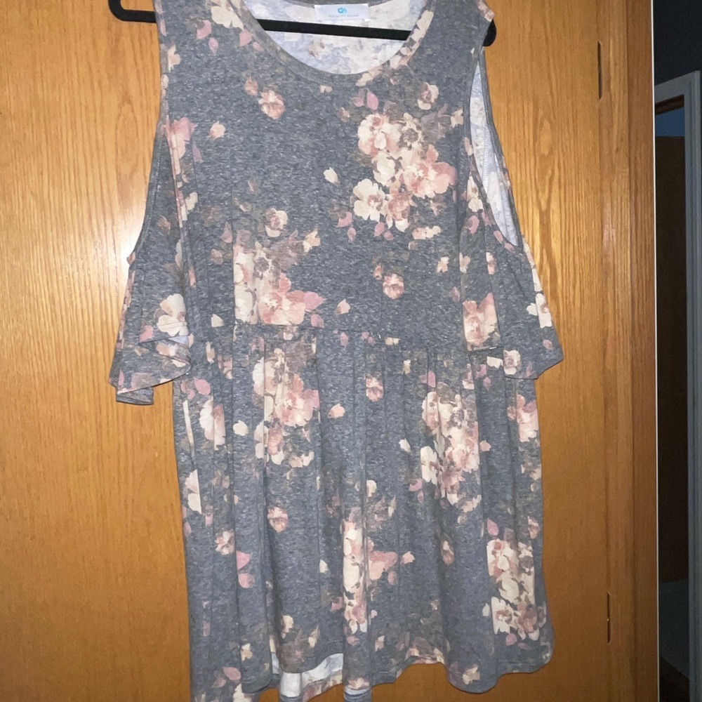 3x cold shoulder top